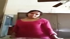 indian milf showing her boobs and undressing