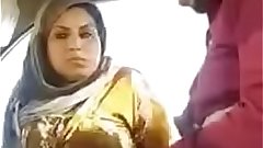 desi girl getting fucked in car and giving blowjob